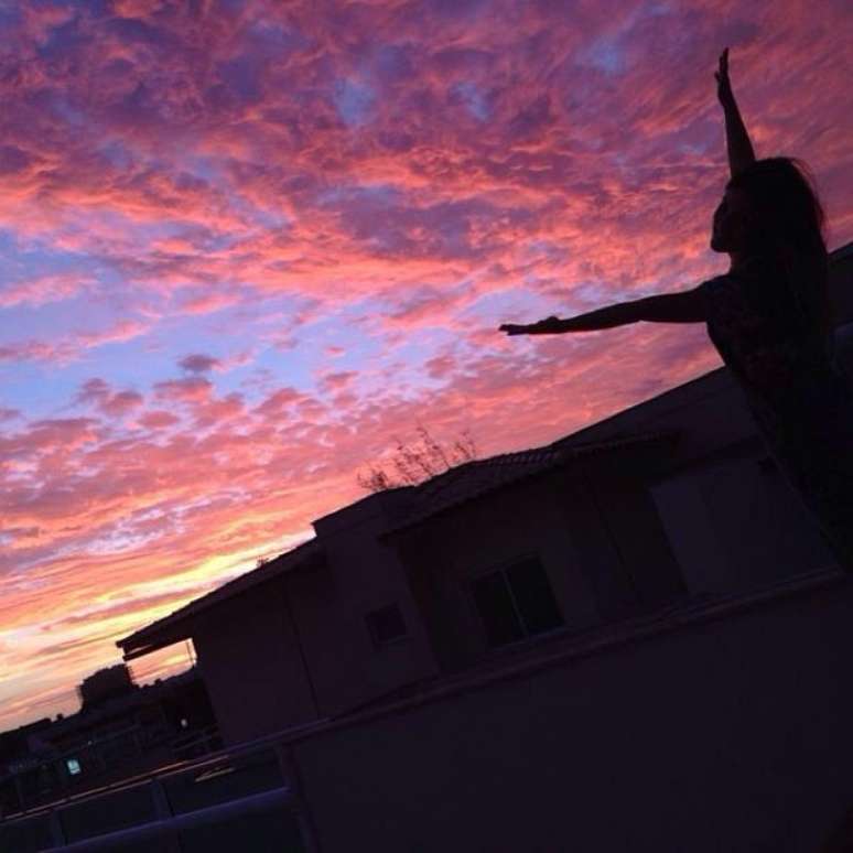 <p>A atriz publicou a imagem do pôr-do-sol em seu Instagram</p>