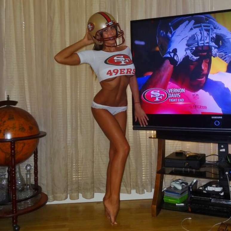 Atriz pornô alemã, Madison Ivy se tornou uma torcedora ilustre do San Francisco 49ers, atual vice-campeão da NFL. Em sua conta no Twitter, ela não hesita em postar fotos altamente provocantes expressando a torcida pela equipe californiana. Os seguidores dela aproveitam