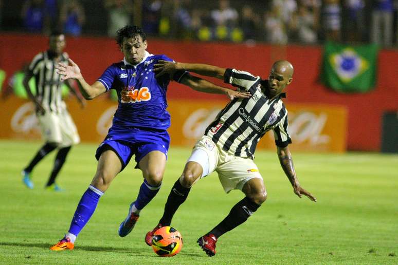 <p>Ataque do Vitória viu goleiro Fábio se destacar no Barradão</p>