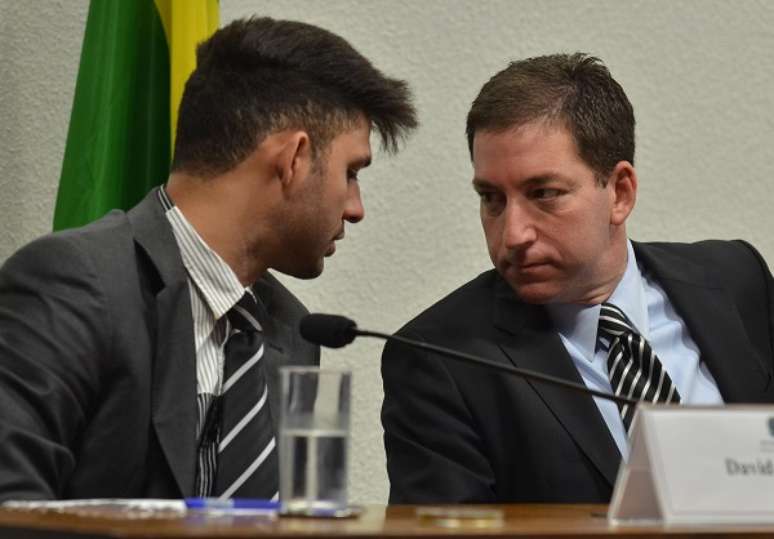 O jornalista Glenn Greenwald (à direita) é o autor da reportagem que denunciou a espionagem nas ligações da presidente Dilma