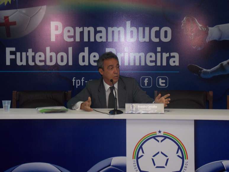 Evandro diz que Pernambuco deu exemplo ao adiar entrada dos três grandes no Estadual