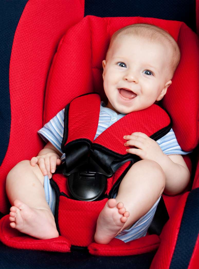 Para os menores bebês, o bebê-conforto é o assento apropriado