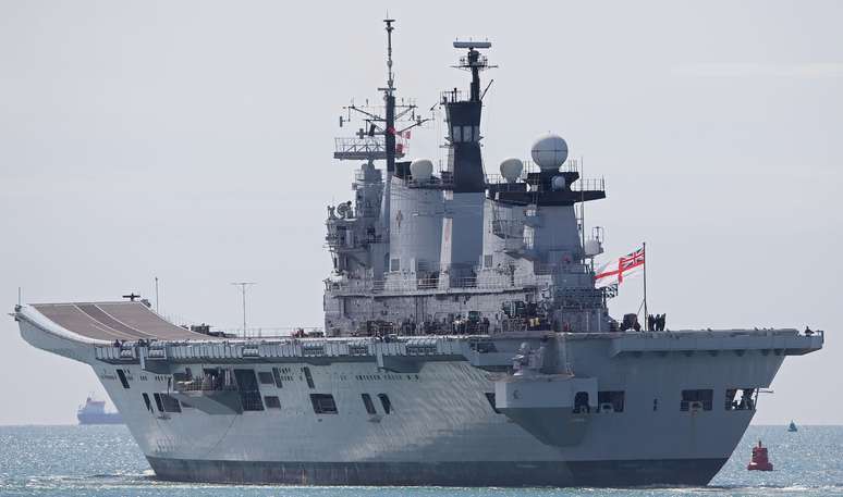 O HMS Illustrious em imagem de agosto deste ano