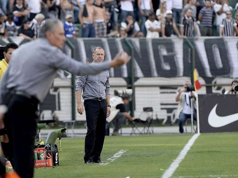 Em confronto recente, Corinthians de Tite venceu Flamengo de Mano por 4 a 0 no Pacaembu