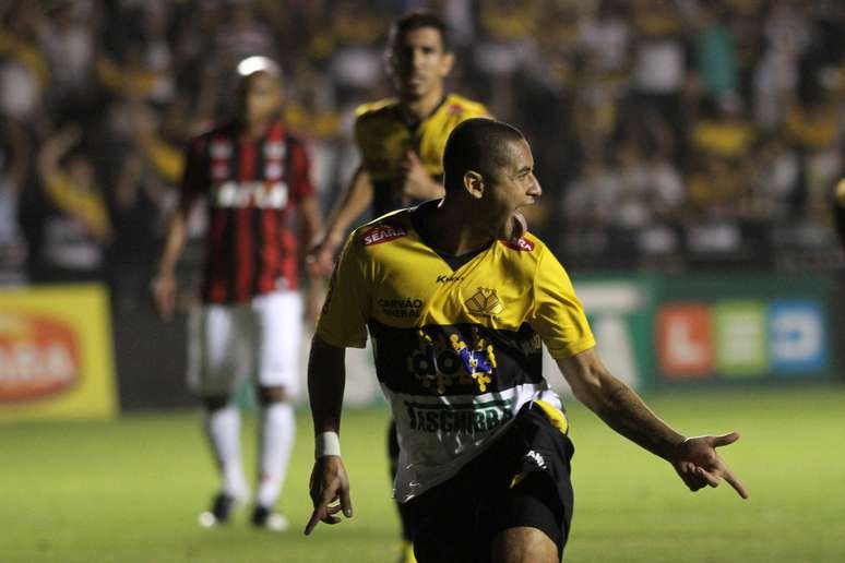 <p>Wellington Paulista fez 11 gols com a camisa do Crici&uacute;ma em 2013</p>