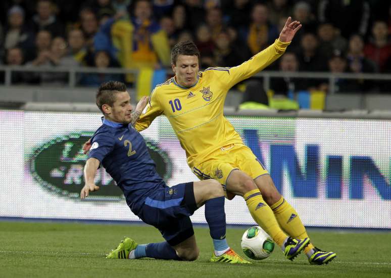 <p>Franceses tentam vaga na Copa 2014 pela repescagem; contra a Ucrânia, porém, equipe perdeu fora de casa por 2 a 0 e se complicou</p>