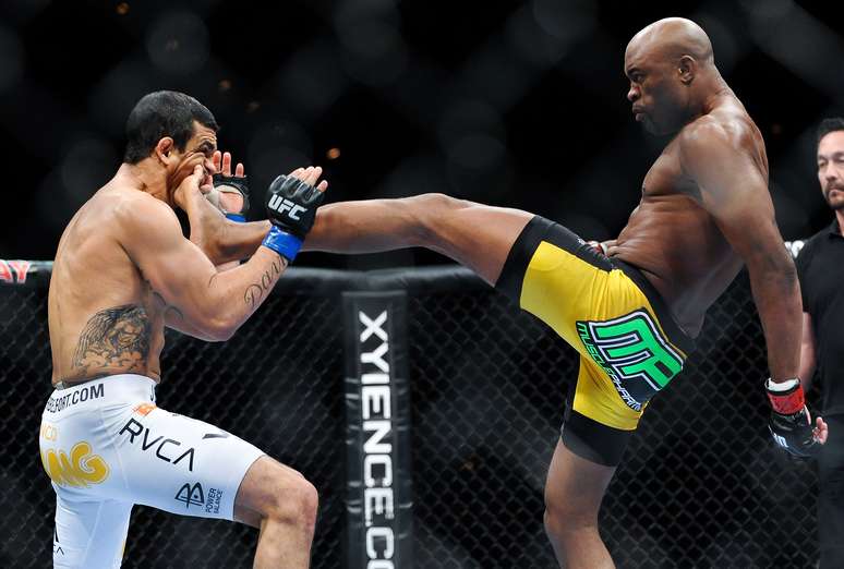 <p>O chute de Anderson Silva no queixo de Vitor Belfort ficou eternizado na história do UFC - e transformou o MMA em febre no Brasil</p>