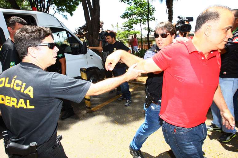 <p>Condenado no julgamento do mensalão, Marcos Valério se entregou à Polícia Federal de Minas Gerais no dia 15 e novembro</p>
