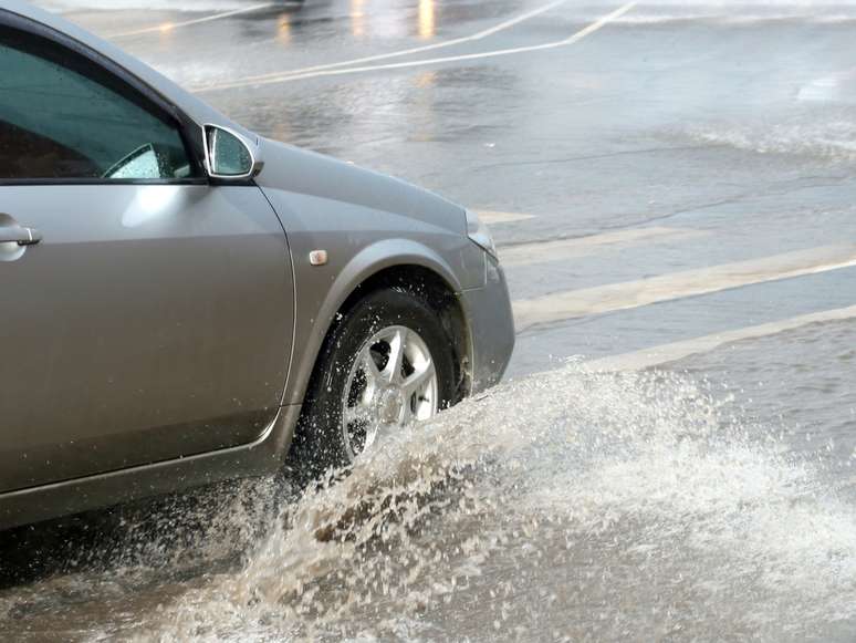 O consumo do carro pode ser afetado em chuvas fortes