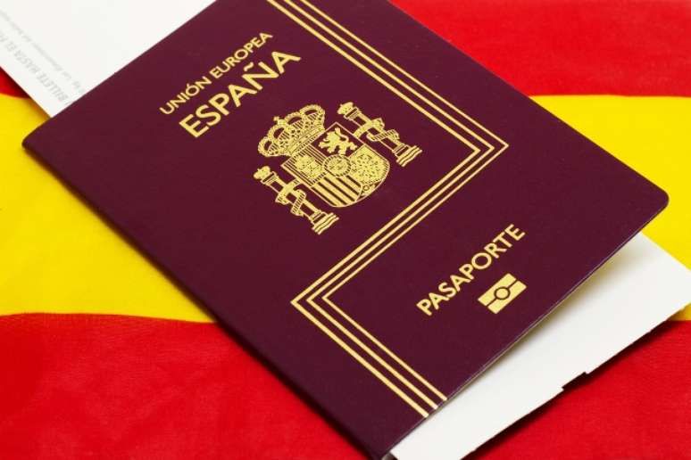 Conforme a Lei 14\2013, aprovada em setembro, estrangeiros que adquirirem imóveis espanhóis de valor superior a 500 mil euros terão direito ao visto de residência permanente