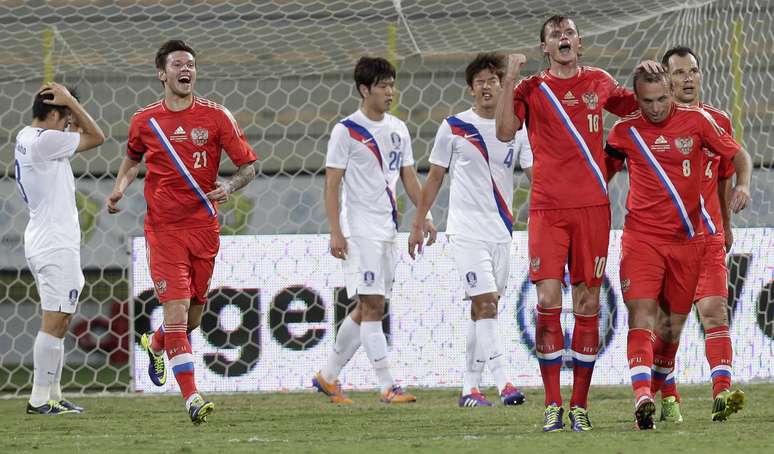<p>Coreanos saíram na frente, mas russos viraram com gols Samedov e Tarasov (foto)</p>