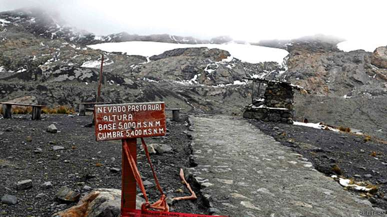 A geleira Pastoruri, no centro do Peru,  foi reduzida a metade nos últimos 20 anos