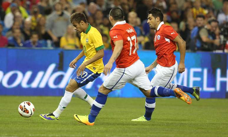 <p>Neymar foi caçado pela marcação chilena em Toronto</p>
