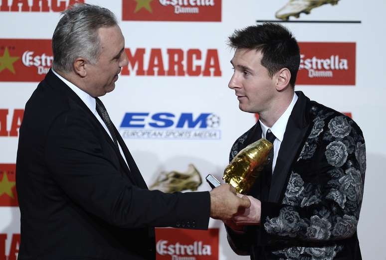 <p>Messi usou terno florido na Chuteira de Ouro 2013</p>