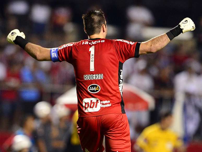 Roberto comemora gol ponte-pretano no Morumbi