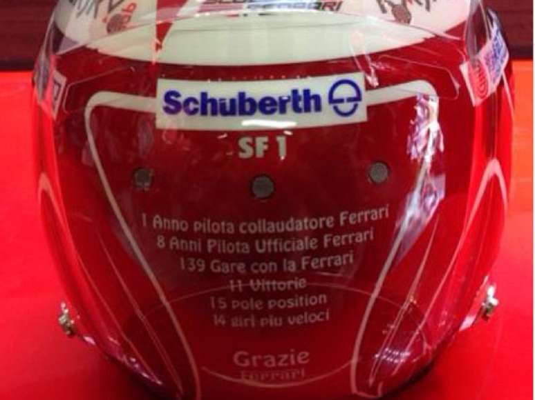 Capacete tem lista dos feitos de Massa na Ferrari