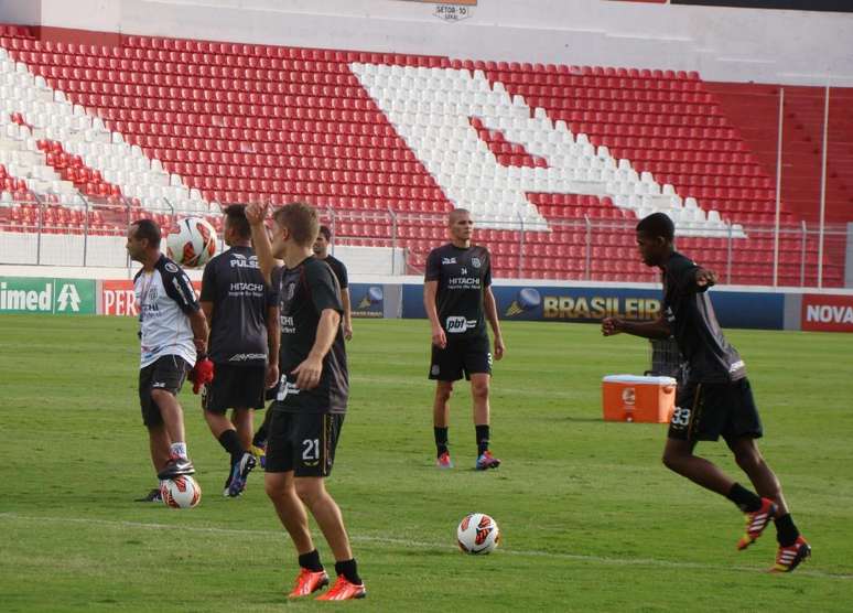 Elenco da Ponte Preta está focado no jogo contra o Grêmio