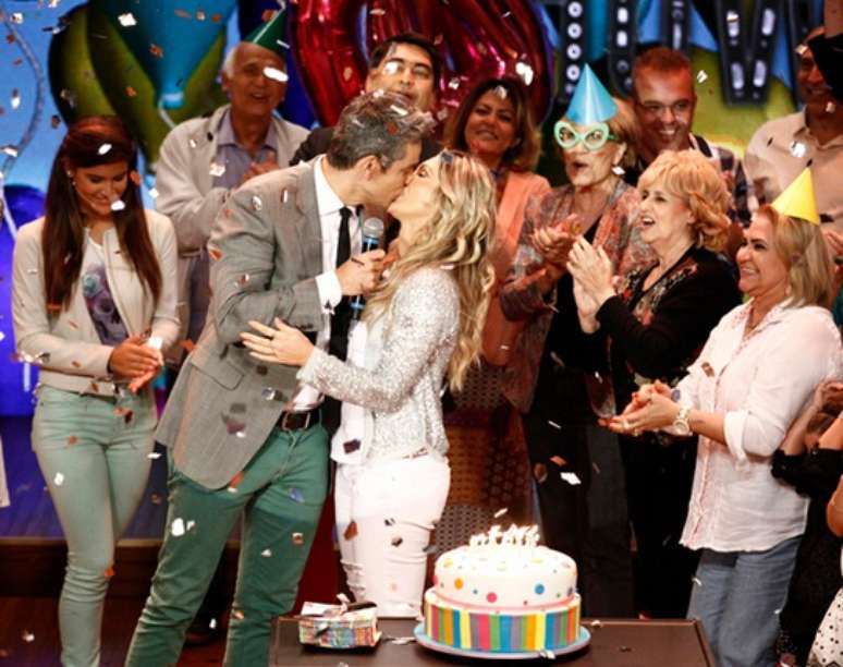 Com meses de antecedência, Vídeo Show comemora aniversário de Flávia Alessandra