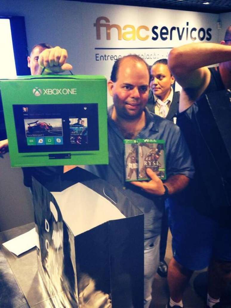 Paulo Roberto foi o primeiro brasileiro a comprar o Xbox One