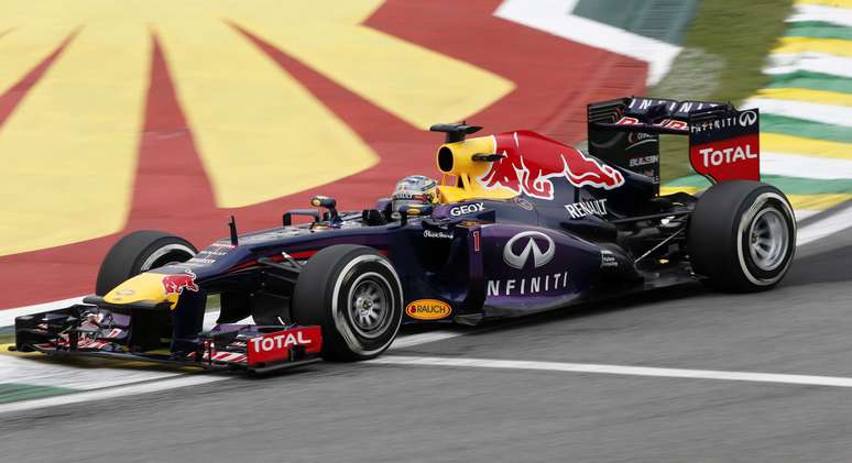<p>Vettel chegou a 13 vitórias no ano, a nona consecutiva - igualando recordes de Schumacher e Ascari</p>