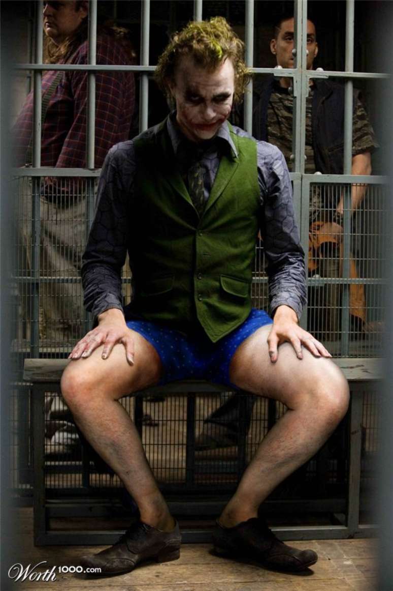 Heath Ledger tamb&eacute;m ficou sem cal&ccedil;as na montagem de 'Batman - O Cavaleiro das Trevas' feita por um f&atilde; para o site 'Worth1000'