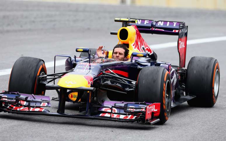 <p>Webber tirou o capacete para pilotar seus últimos metros na F1</p>