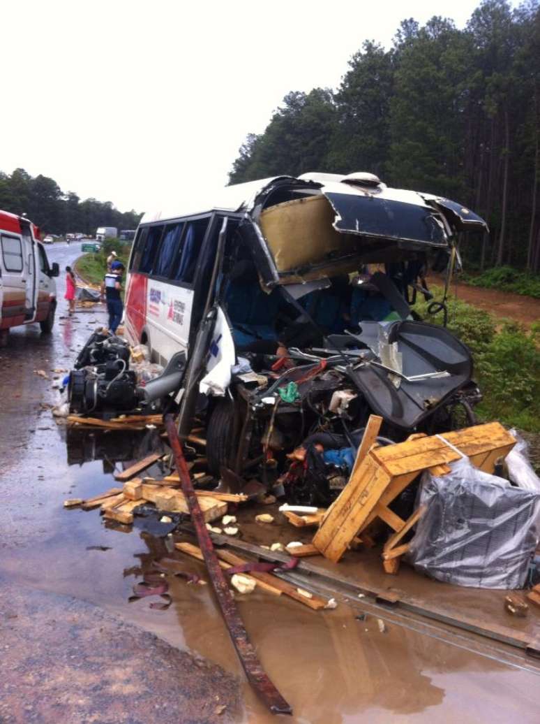 Acidente mata duas pessoas na BR-251, em Salinas (MG) - Estradas