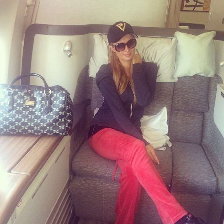 <p>Paris se despede e posta foto em avi&atilde;o</p>