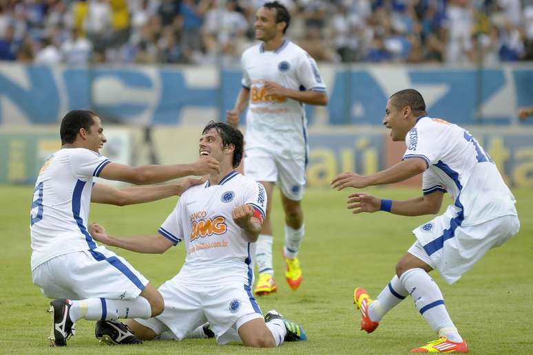 Fabr&iacute;cio comemora com Anselmo Ramon e Wellington Paulista