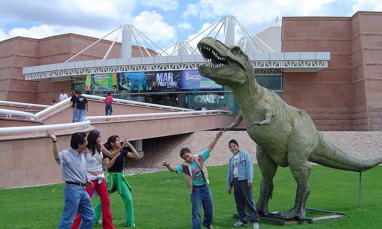 As réplicas de dinossauros encantam os mais novos no Museu de Ciência e Tecnologia Descubre