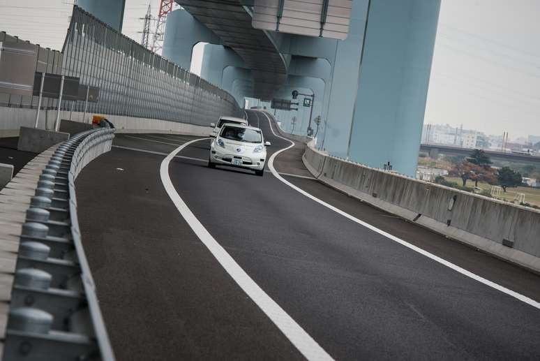 Nissan Leaf andou por vias expressas japonesas