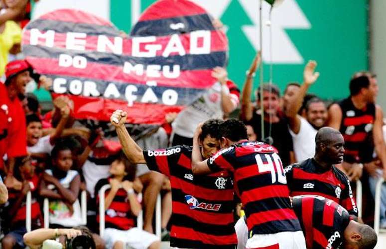 Ronaldo Angelim comemora gol do t&iacute;tulo