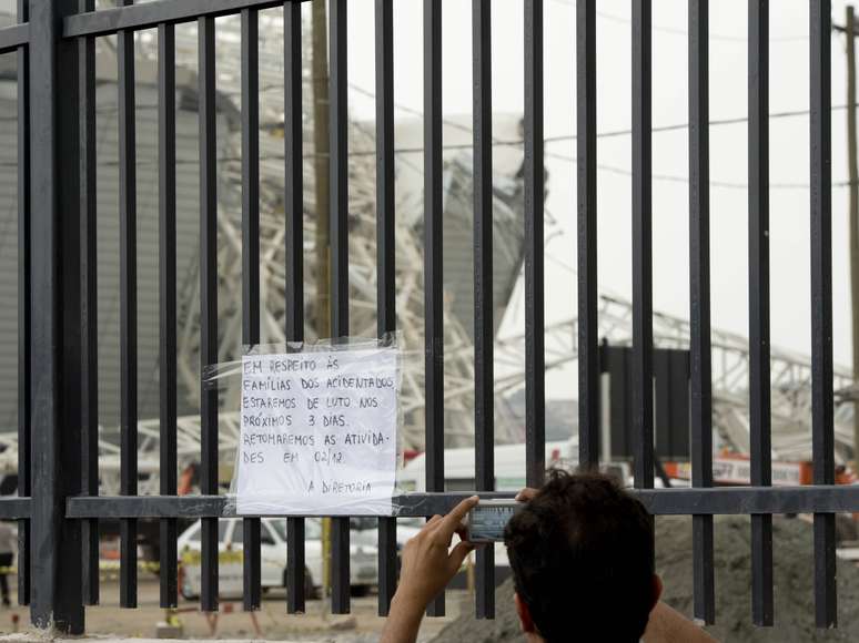 <p>Corinthians decretou luto após morte de operários em obras de estádio</p>