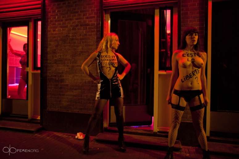 <p>Ativistas do Femen protestam contra a prostituição no Distrito da Luz Vermelha, em Amsterdã, na Holanda.</p>
