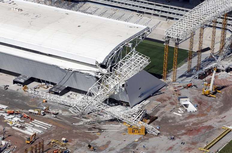 <p>Arena Corinthians teve parte da cobertura e do telão destruídos</p>