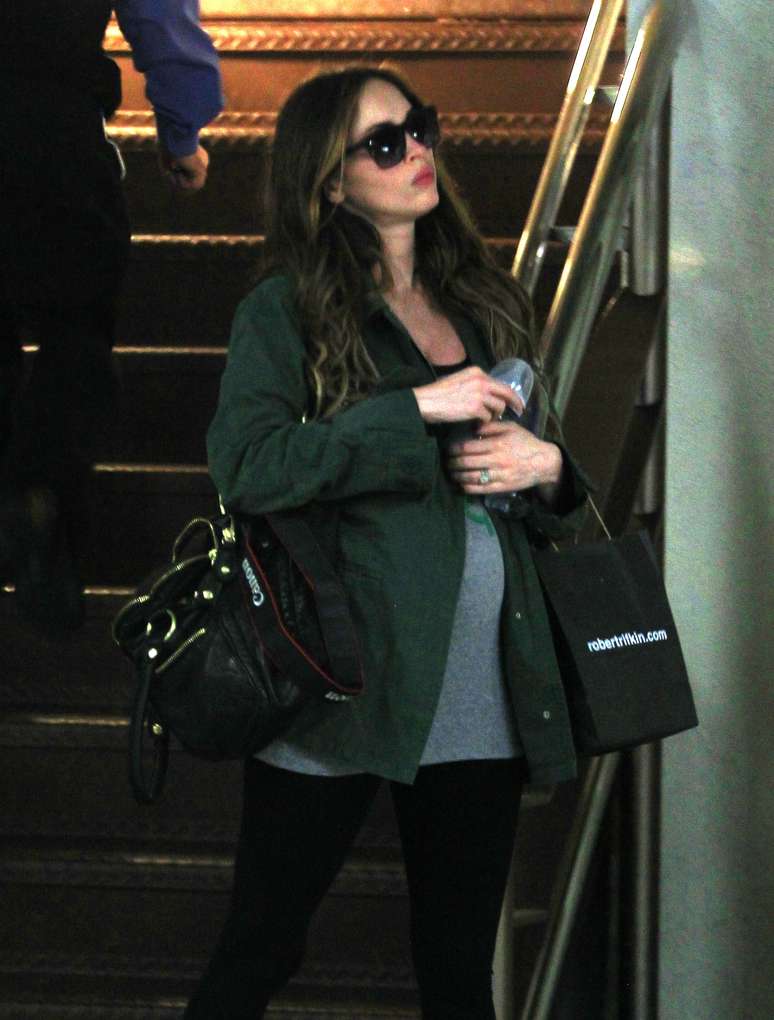 Grávida, Megan Fox, 27 anos, foi fotografada com a família nessa terça-feira (26) em Los Angeles