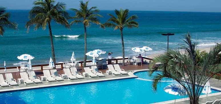 <p><strong>São Sebastião (SP)</strong><br />O Beach Hotel Maresias oferece pacotes de oito noites por R$ 6.685 o casal com café da manhã, serviço de praia e ceia de Réveillon. Reservas: (11) 3361-2077</p>