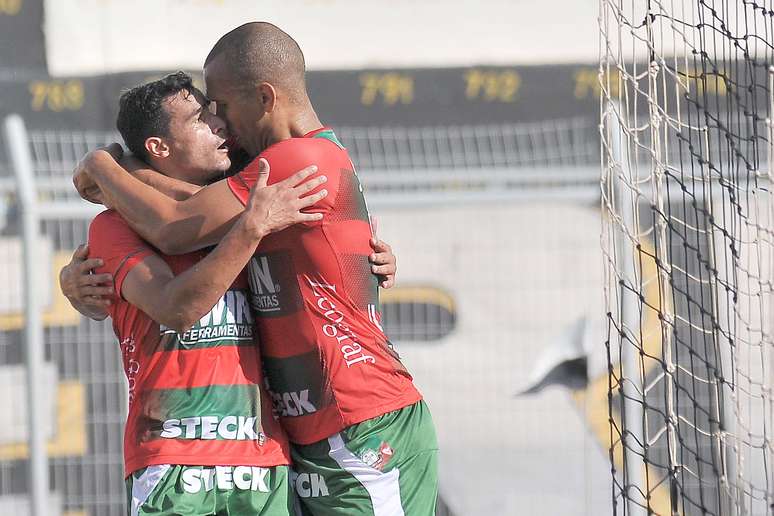 <p>Jogadores da Portuguesa sofrem com atrasos de salários nesta reta final de Brasileiro</p>