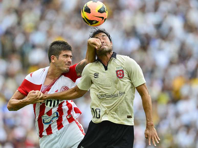 Vitória está interessado em lateral que jogou o Brasileirão pelo Vasco