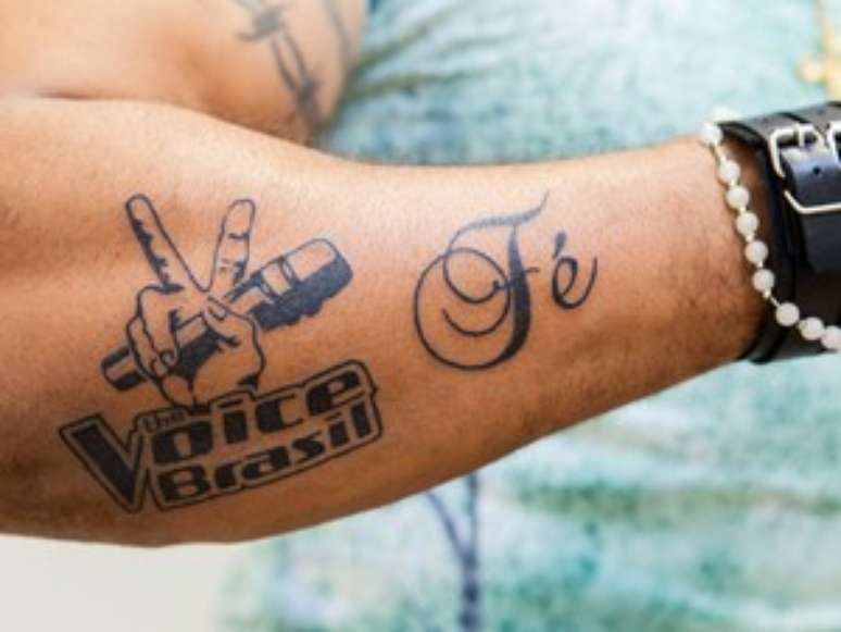 &Acirc;ngel fez novas tatuagens para comemorar  a participa&ccedil;&atilde;o no programa