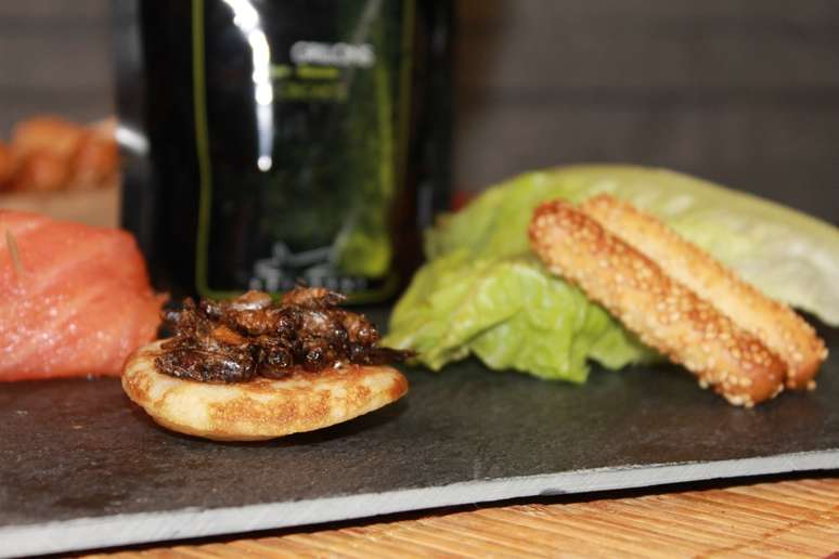 Grilos com gergelim &eacute; uma op&ccedil;&atilde;o de aperitivo