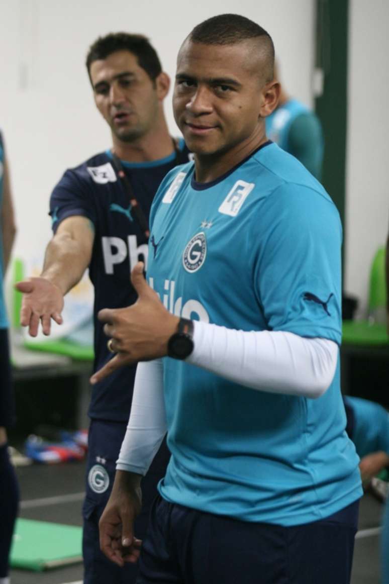 Walter fará tratamento intensivo para atuar contra o Santos