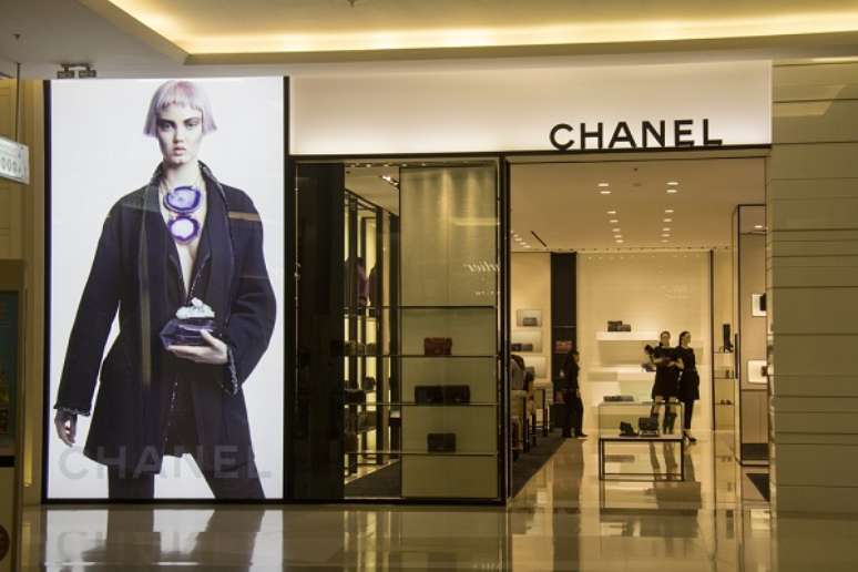O mercado de luxo no Brasil ainda é embrionário. Somente em 1992 as importações foram abertas por aqui; A maison Chanel, por exemplo, aterrissou em solo brasileiro há apenas quatro anos