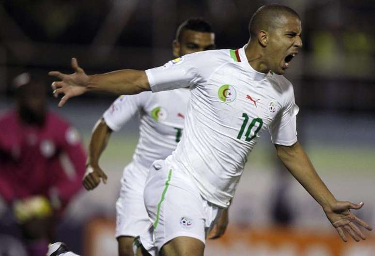 Argelino Sofiane Feghouli comemora gol marcado contra Benin nas eliminatórias africanas para a Copa do Mundo de 2014. 26/03/2013