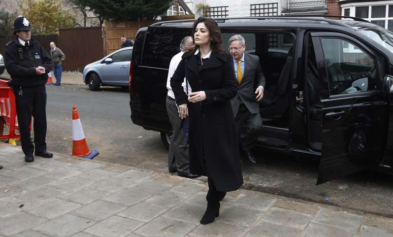 Nigella chega para prestar depoimento na Corte, em Londres