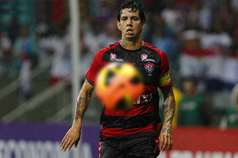 <p>Zagueiro acertou com o Vitória, mas equipe mexicana melou o negócio</p>