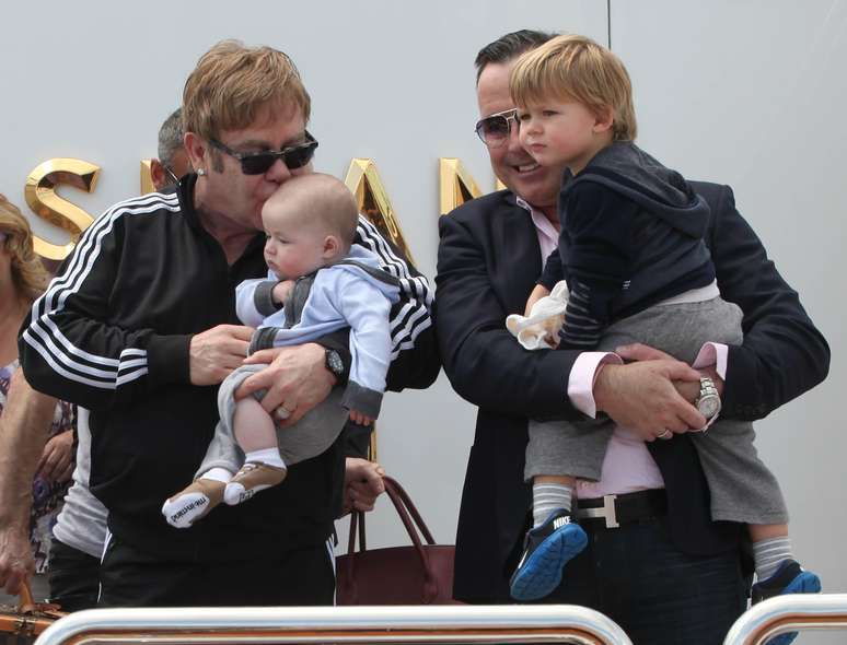 <p>Elton John e David Furnish</p>