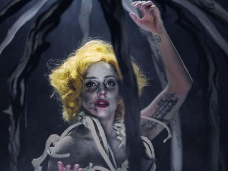 <p>Cantora em imagem do videoclipe de &#39;Applause&#39;, parte do disco &#39;Artpop&#39;, lan&ccedil;ado em novembro</p>