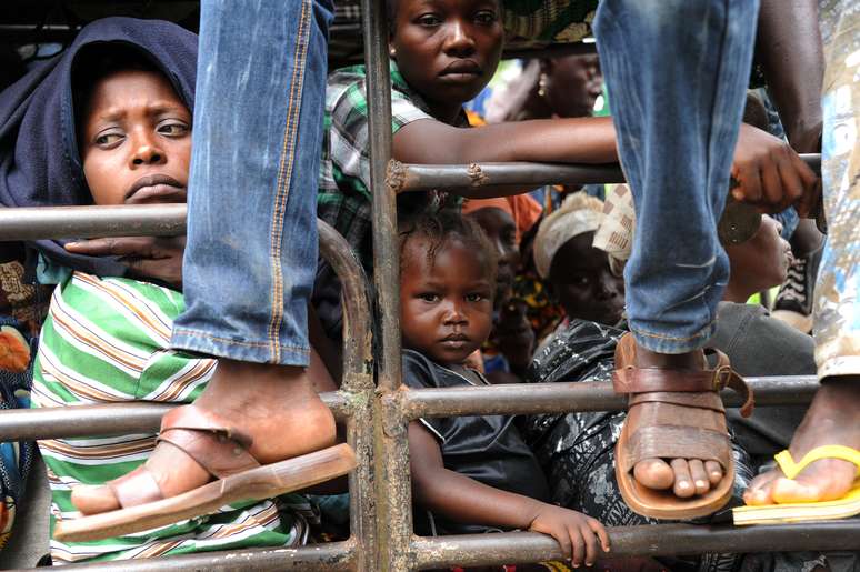 Moradores de Damara deixam sua cidade e partem para Bangui, em busca de segurança 