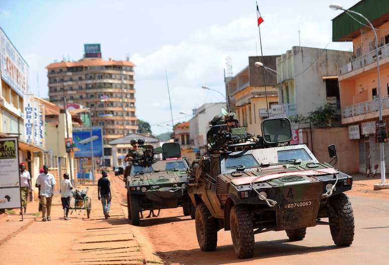 Exército francês patrulha as ruas de Bangui, capital da República Centro-Africana